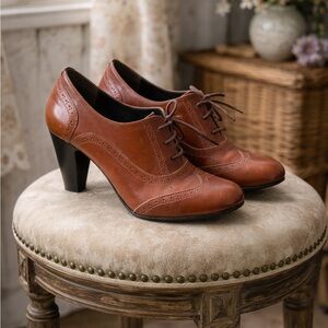 Elegant Brown Oxford Lace Up Leather Heels From Paris